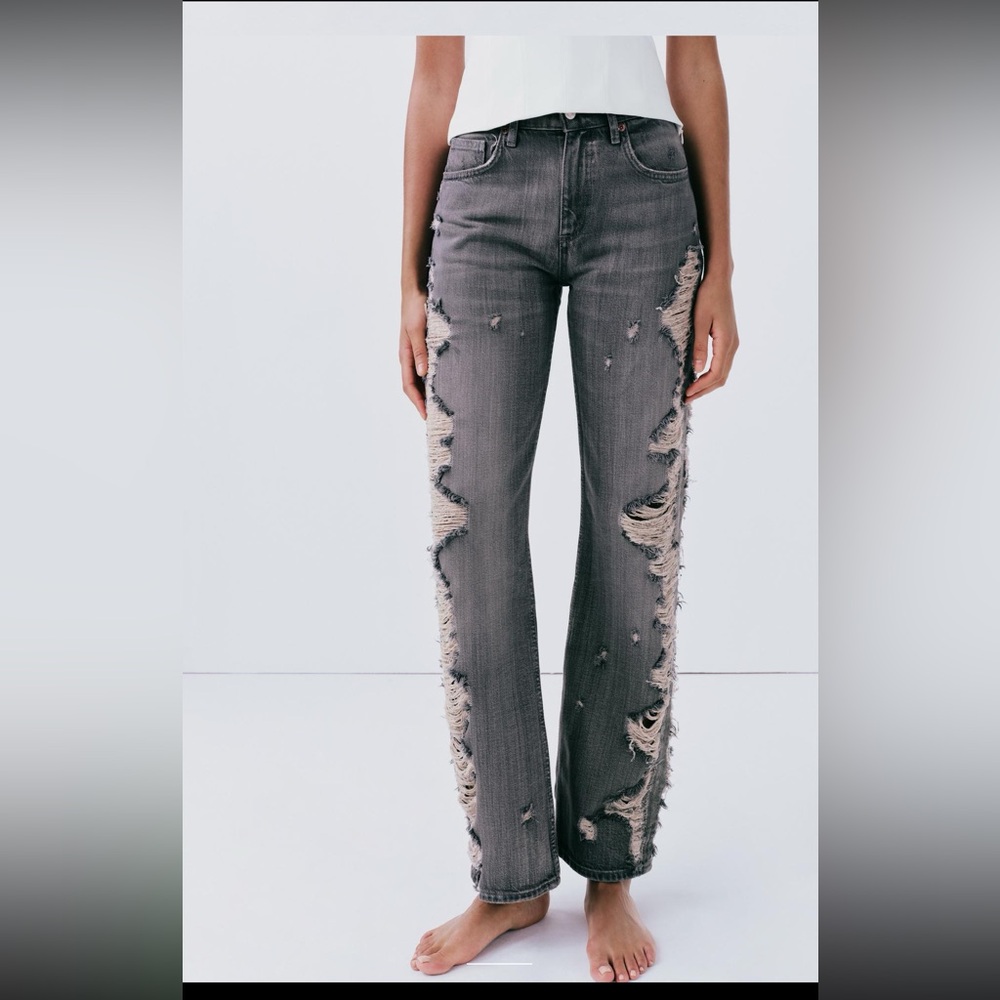 The mid rise wide leg Jean!